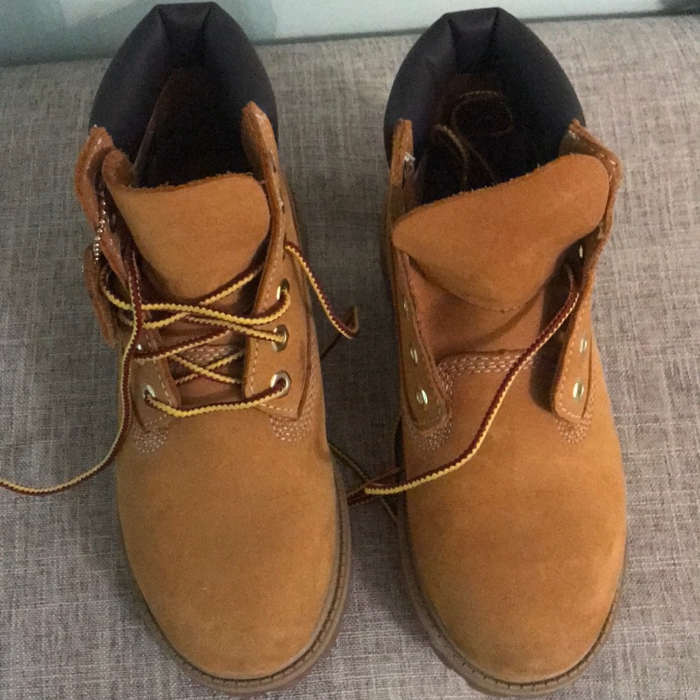 Girls timberlands, never  worn brand new, size 1